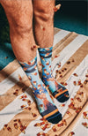 Person wearing colorful socks with a pattern on a striped fabric background

Sælar - sokkar Xpooos - bestu sokkarnir - sætir sokkar